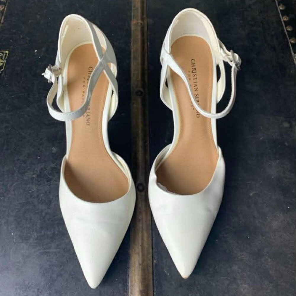 $$ SOLD $$ EUC Christian Siriano White Pointy Toe Pump with Ankle Strap size 9